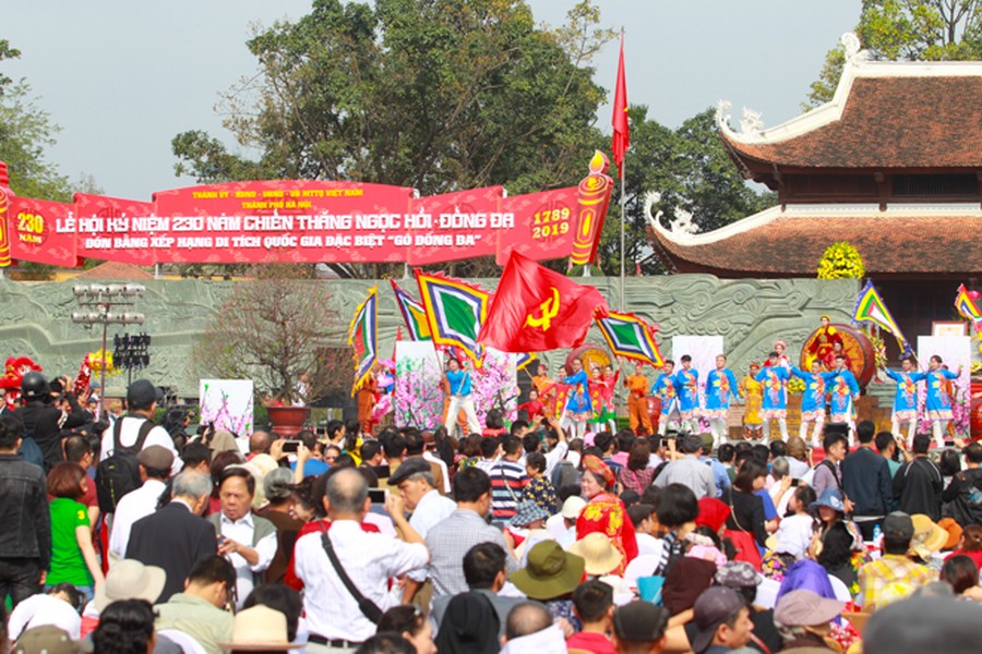 Tưng bừng khai hội Gò Đống Đa